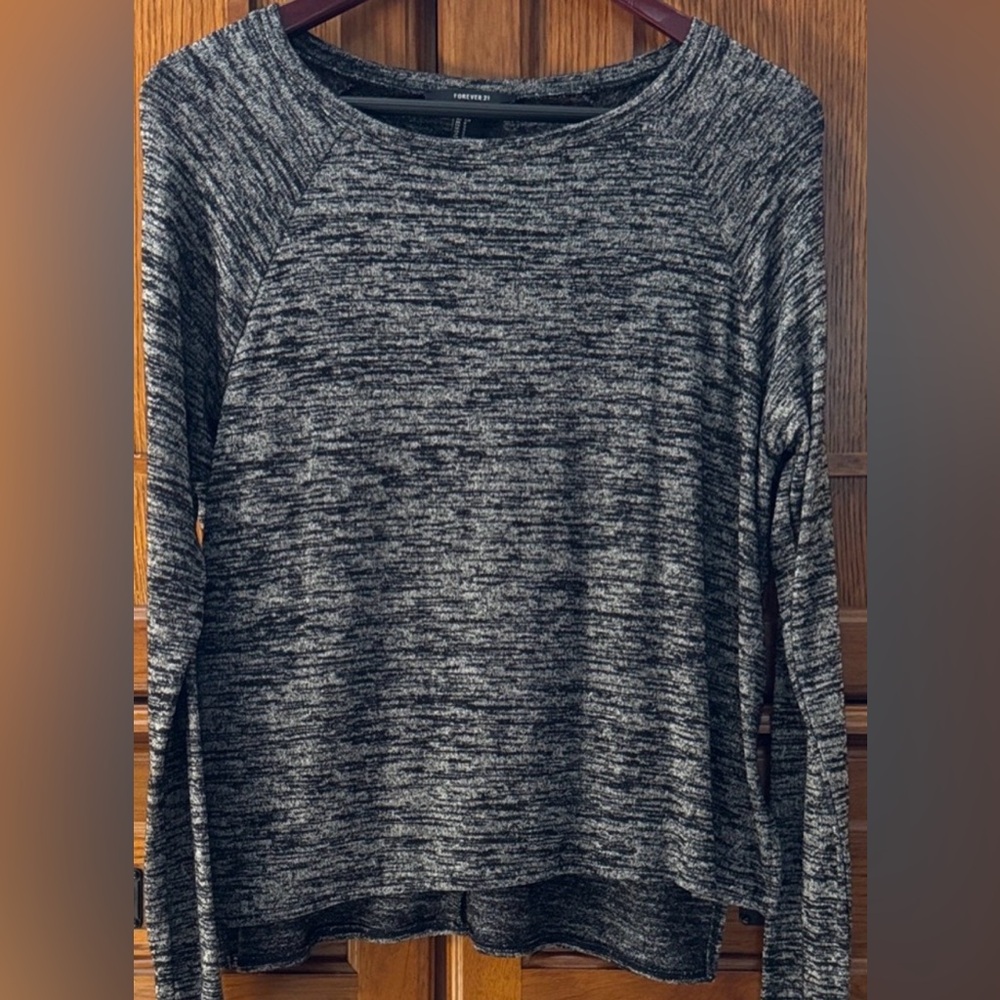 Forever 21 Charcoal Flecked Raglan Round Neck Top Capsule Classic Basic Layer